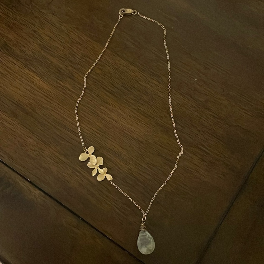 Beautiful stone flower necklace